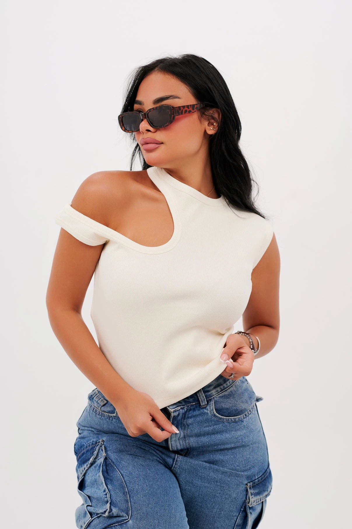 Kaira Shoulder Cut-Out