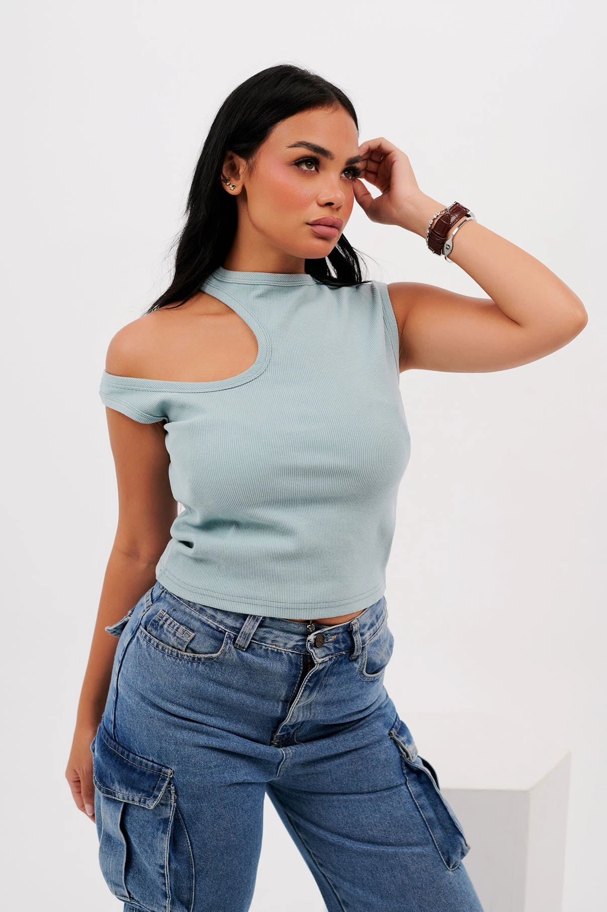 Kaira Shoulder Cut-Out